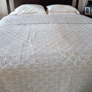Tommy Bahama king 3 piece reversible quilt set